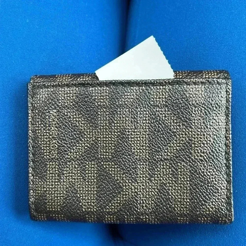 Micheal Kors Card Holder - Picture 5 of 5
